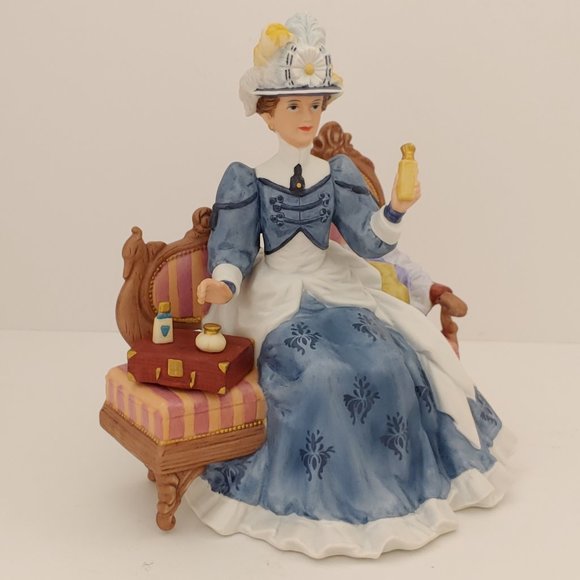 Mrs. Albee 1992 Award [ Congratulations]  Figurine By Avon - Picture 2 of 8